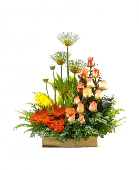 ARREGLO FLORAL CON GERBERAS Y ROSAS